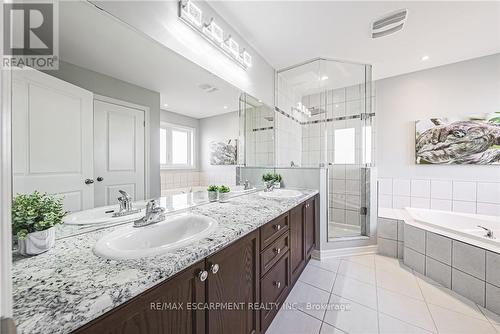 51 Narbonne Crescent, Hamilton, ON - Indoor Photo Showing Bathroom