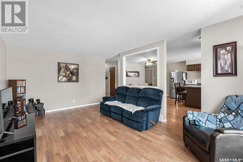 410 Nesbitt Way, Saskatoon, SK - Indoor Photo Showing Living Room