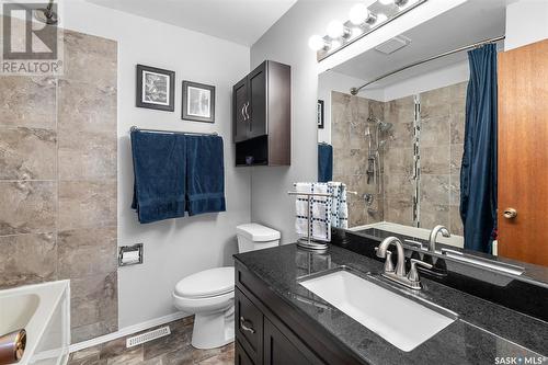 410 Nesbitt Way, Saskatoon, SK - Indoor Photo Showing Bathroom