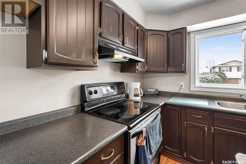 410 Nesbitt Way, Saskatoon, SK - Indoor Photo Showing Kitchen