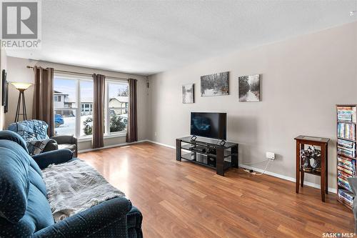 410 Nesbitt Way, Saskatoon, SK - Indoor Photo Showing Living Room