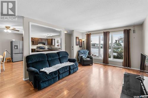 410 Nesbitt Way, Saskatoon, SK - Indoor Photo Showing Living Room