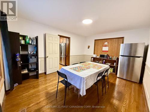 154 St Bees Close, London, ON - Indoor Photo Showing Dining Room