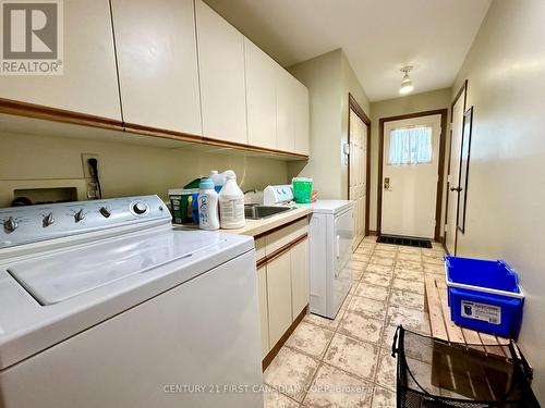 154 St Bees Close, London, ON - Indoor Photo Showing Laundry Room