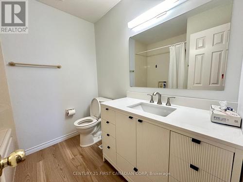 154 St Bees Close, London, ON - Indoor Photo Showing Bathroom