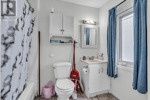 291 Richelieu Avenue, Ottawa, ON - Indoor Photo Showing Bathroom