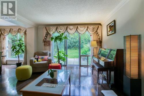 110 - 115 Scenic Mill Way N, Toronto, ON - Indoor Photo Showing Living Room