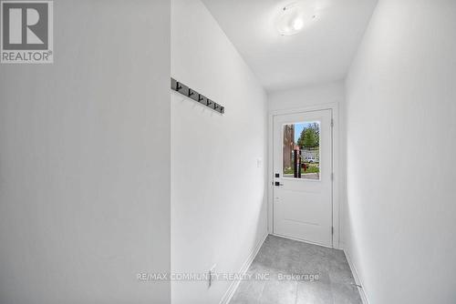 1672 Pleasure Valley Path N, Oshawa, ON - Indoor Photo Showing Other Room