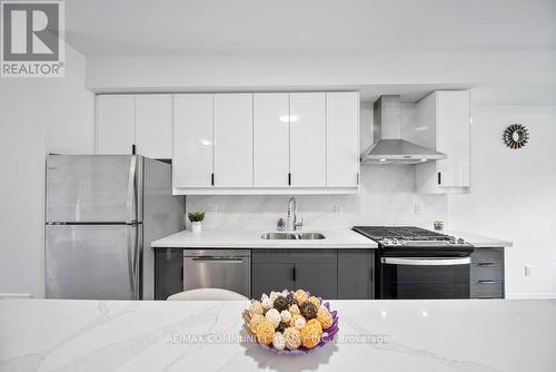 1672 Pleasure Valley Path N, Oshawa, ON - Indoor Photo Showing Kitchen With Double Sink With Upgraded Kitchen