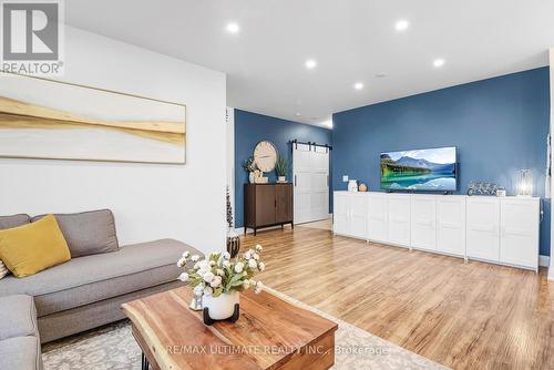 Ph501 - 38 Lee Centre Drive, Toronto, ON - Indoor Photo Showing Living Room