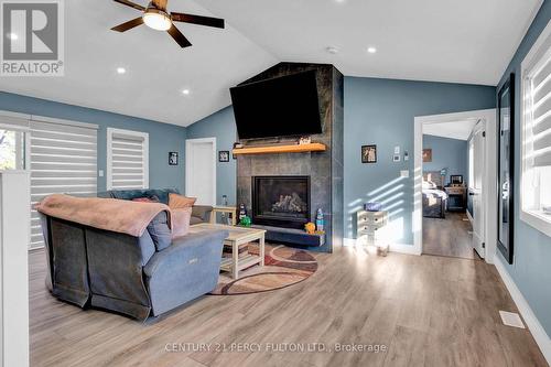 150 Nelson Street E, New Tecumseth, ON - Indoor Photo Showing Living Room With Fireplace