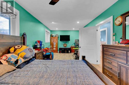 150 Nelson Street E, New Tecumseth, ON - Indoor Photo Showing Bedroom