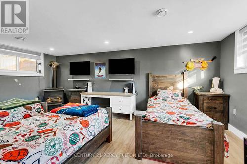 150 Nelson Street E, New Tecumseth, ON - Indoor Photo Showing Bedroom