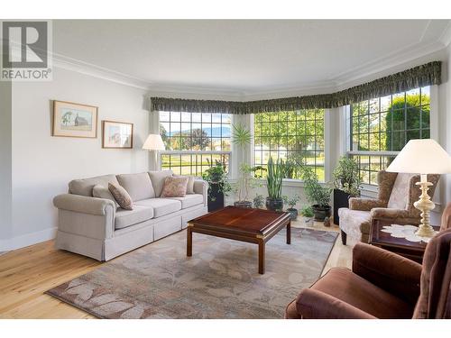 1201 Cameron Avenue Unit# 125, Kelowna, BC - Indoor Photo Showing Living Room