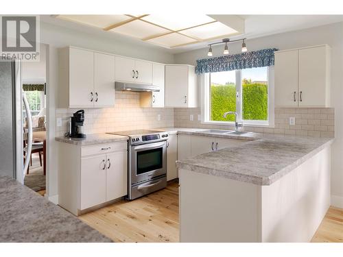 1201 Cameron Avenue Unit# 125, Kelowna, BC - Indoor Photo Showing Kitchen With Upgraded Kitchen