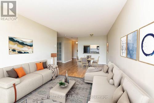 404 - 650 Lawrence Avenue W, Toronto, ON - Indoor Photo Showing Living Room