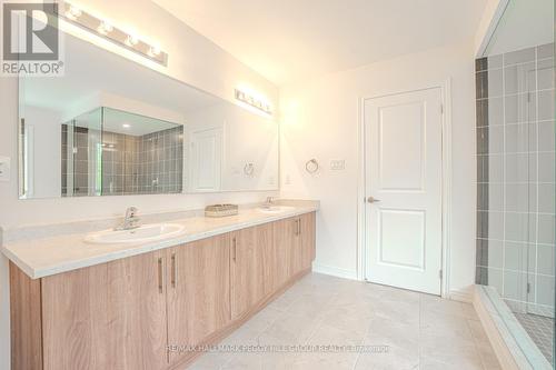 41 Wakefield Boulevard, Essa, ON - Indoor Photo Showing Bathroom