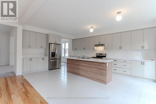 41 Wakefield Boulevard, Essa, ON - Indoor Photo Showing Kitchen With Double Sink