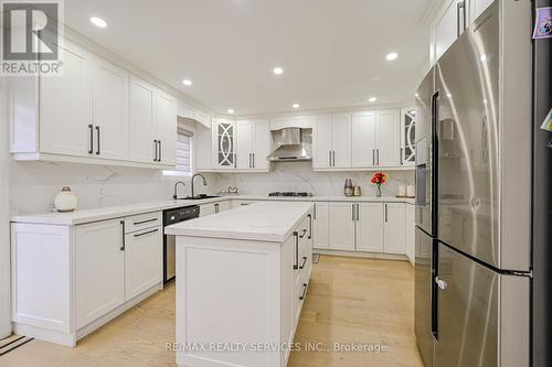 119 Crown Victoria Drive, Brampton, ON - Indoor Photo Showing Kitchen