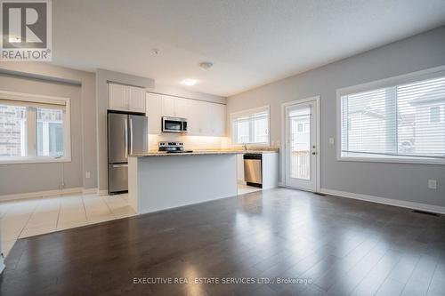 4064 Maitland Street, Lincoln, ON - Indoor Photo Showing Kitchen With Upgraded Kitchen