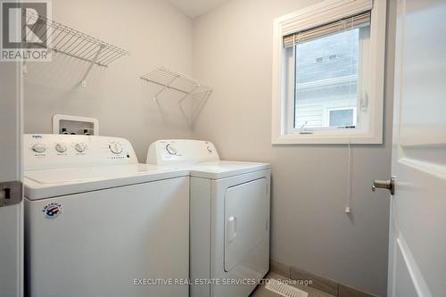 4064 Maitland Street, Lincoln, ON - Indoor Photo Showing Laundry Room