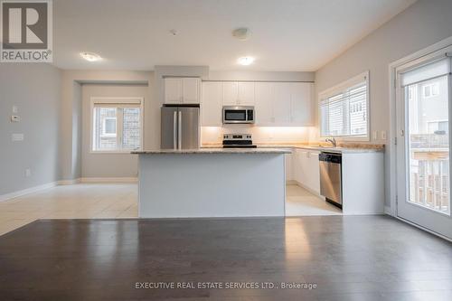 4064 Maitland Street, Lincoln, ON - Indoor Photo Showing Kitchen With Upgraded Kitchen