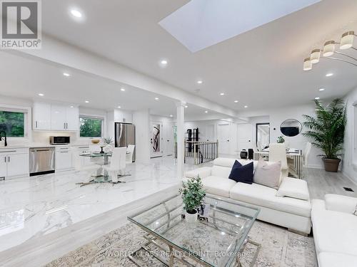 60 Kleins Ridge, Vaughan, ON - Indoor Photo Showing Living Room