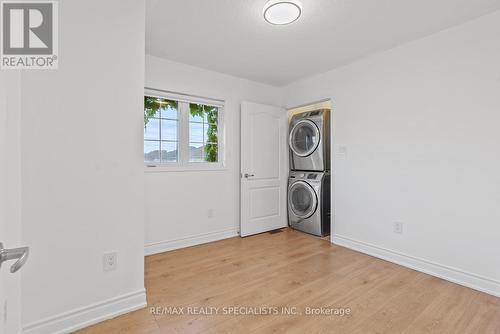 5694 Jenvic Grove, Mississauga, ON - Indoor Photo Showing Laundry Room