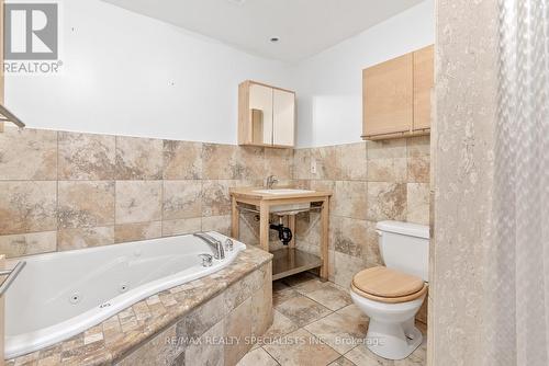 5694 Jenvic Grove, Mississauga, ON - Indoor Photo Showing Bathroom