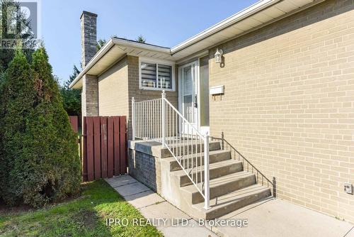 41 Sherwood Crescent, Brampton, ON - Outdoor With Exterior