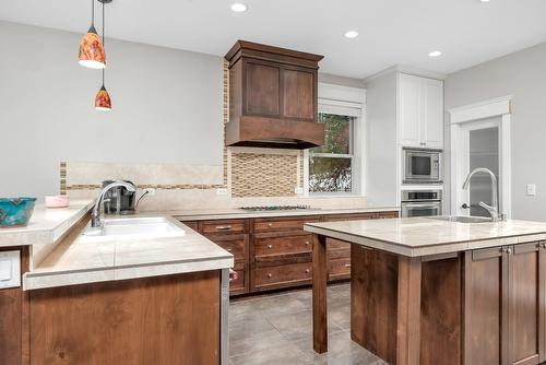 3888 Salmon River Road, Falkland, BC - Indoor Photo Showing Kitchen