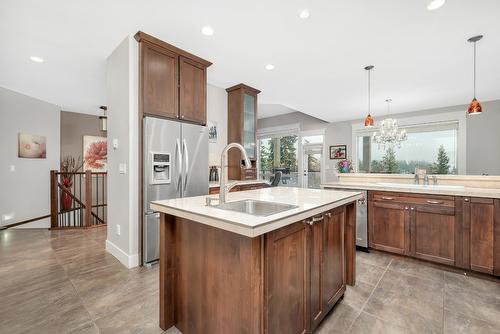 3888 Salmon River Road, Falkland, BC - Indoor Photo Showing Kitchen