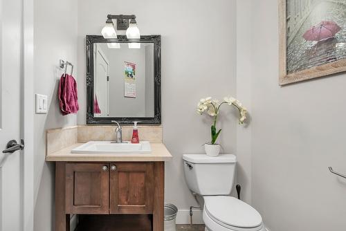 3888 Salmon River Road, Falkland, BC - Indoor Photo Showing Bathroom