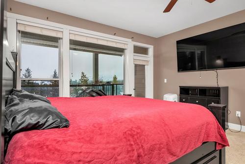 3888 Salmon River Road, Falkland, BC - Indoor Photo Showing Bedroom