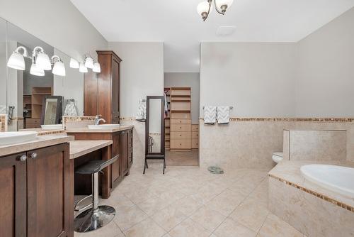 3888 Salmon River Road, Falkland, BC - Indoor Photo Showing Bathroom