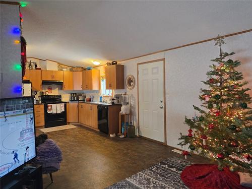 3888 Salmon River Road, Falkland, BC - Indoor Photo Showing Kitchen