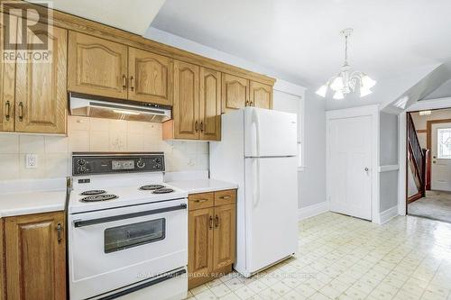 113 Kensington Avenue N, Hamilton, ON - Indoor Photo Showing Kitchen