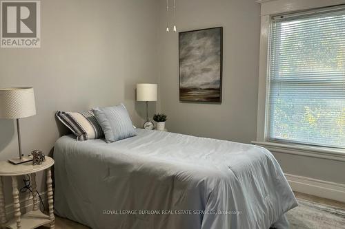 113 Kensington Avenue N, Hamilton, ON - Indoor Photo Showing Bedroom