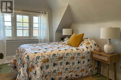 113 Kensington Avenue N, Hamilton, ON - Indoor Photo Showing Bedroom