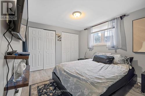 107 Horning Drive, Hamilton, ON - Indoor Photo Showing Bedroom