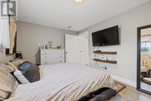 107 Horning Drive, Hamilton, ON - Indoor Photo Showing Bedroom