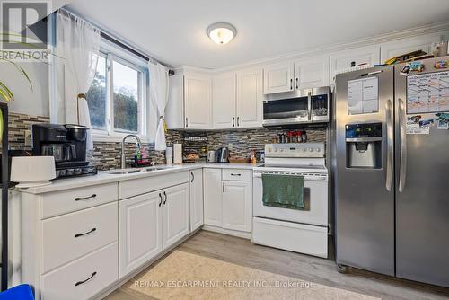 107 Horning Drive, Hamilton, ON - Indoor Photo Showing Kitchen