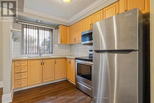 107 Horning Drive, Hamilton, ON - Indoor Photo Showing Kitchen