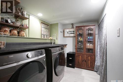 214 26Th Street W, Saskatoon, SK - Indoor Photo Showing Laundry Room