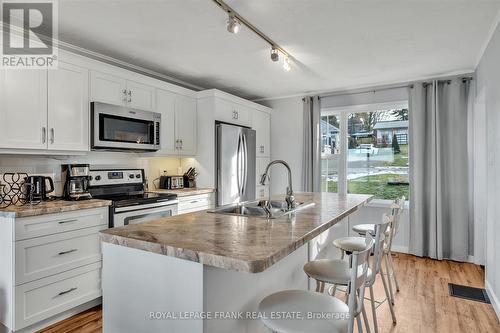 798 Simcoe Street, Smith-Ennismore-Lakefield, ON - Indoor Photo Showing Kitchen With Double Sink With Upgraded Kitchen