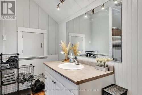 798 Simcoe Street, Smith-Ennismore-Lakefield, ON - Indoor Photo Showing Bathroom