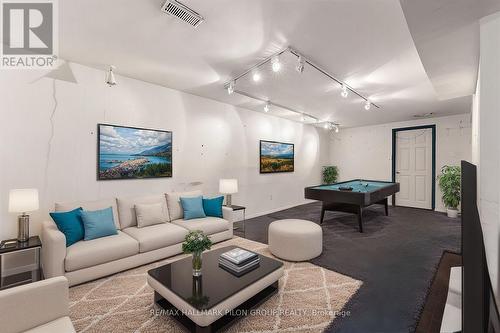 1623 Sunview Drive, Ottawa, ON - Indoor Photo Showing Living Room