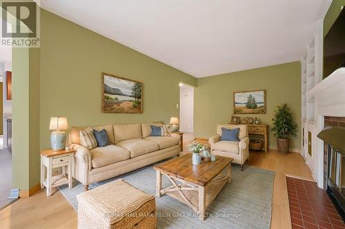 1623 Sunview Drive, Ottawa, ON - Indoor Photo Showing Living Room