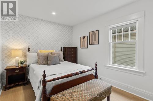 13 Linden Street, St. Catharines (451 - Downtown), ON - Indoor Photo Showing Bedroom