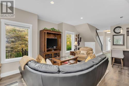 1170 Brant Avenue Unit# 8, Kelowna, BC - Indoor Photo Showing Living Room